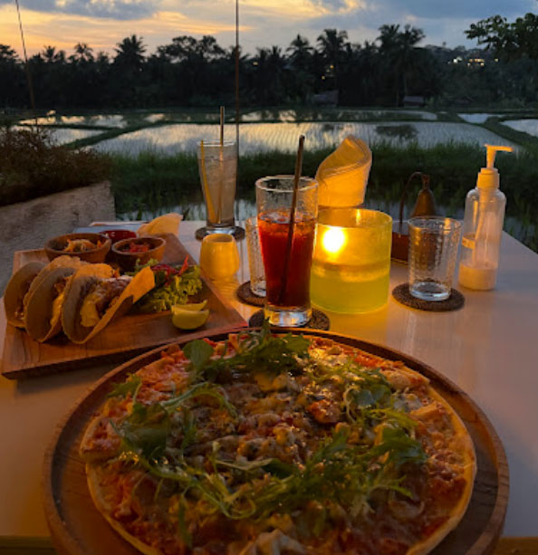 Cafe Pomegranate, Cafe di Ubud