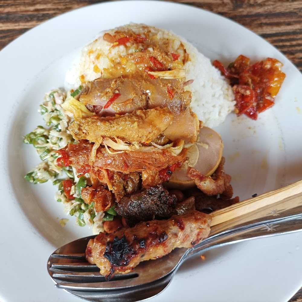 Kuliner Warung Nasi Ayam Kedewatan Ibu Mangku - Ubud