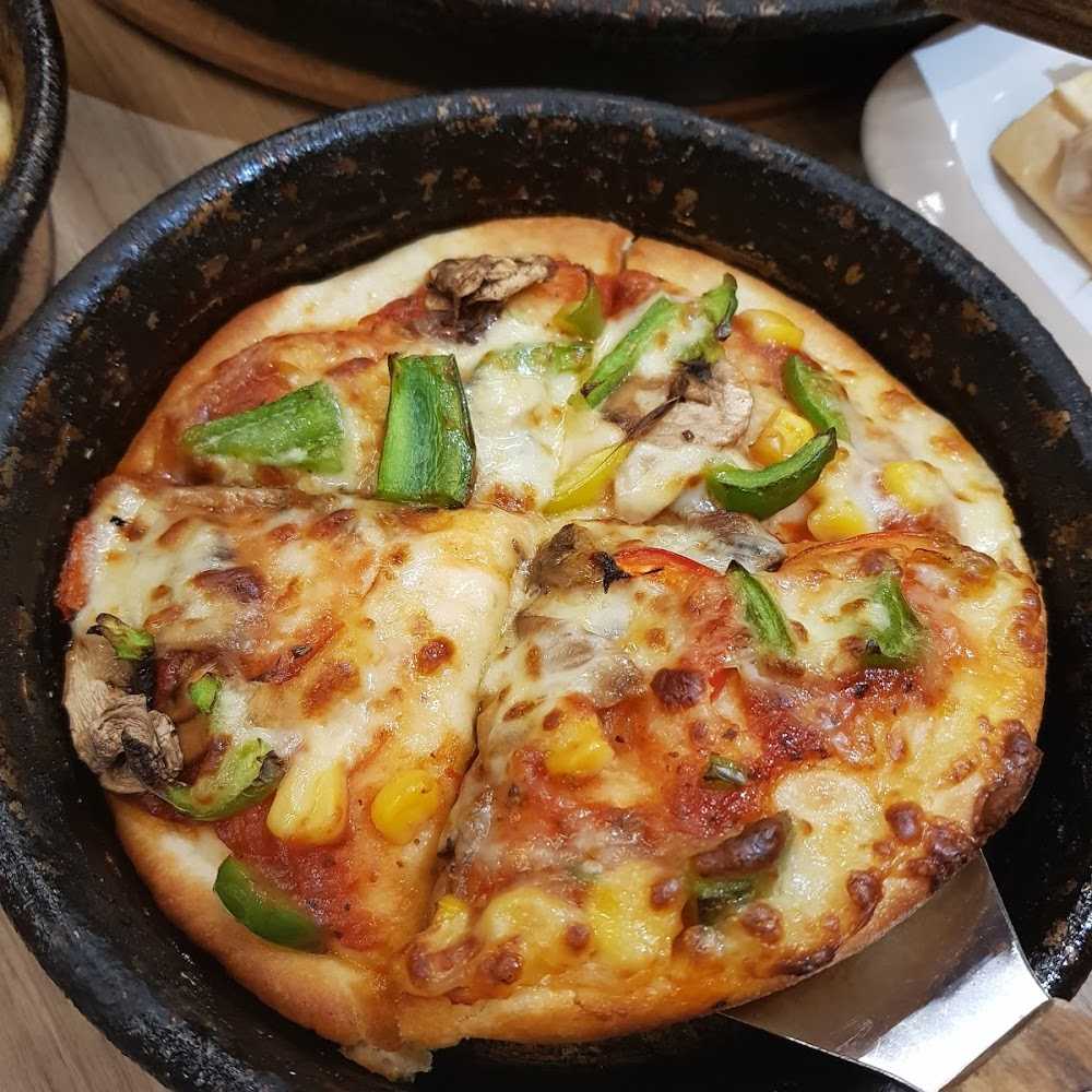 Kuliner Pizza Hut Restaurant - Kelapa Gading Mall 3