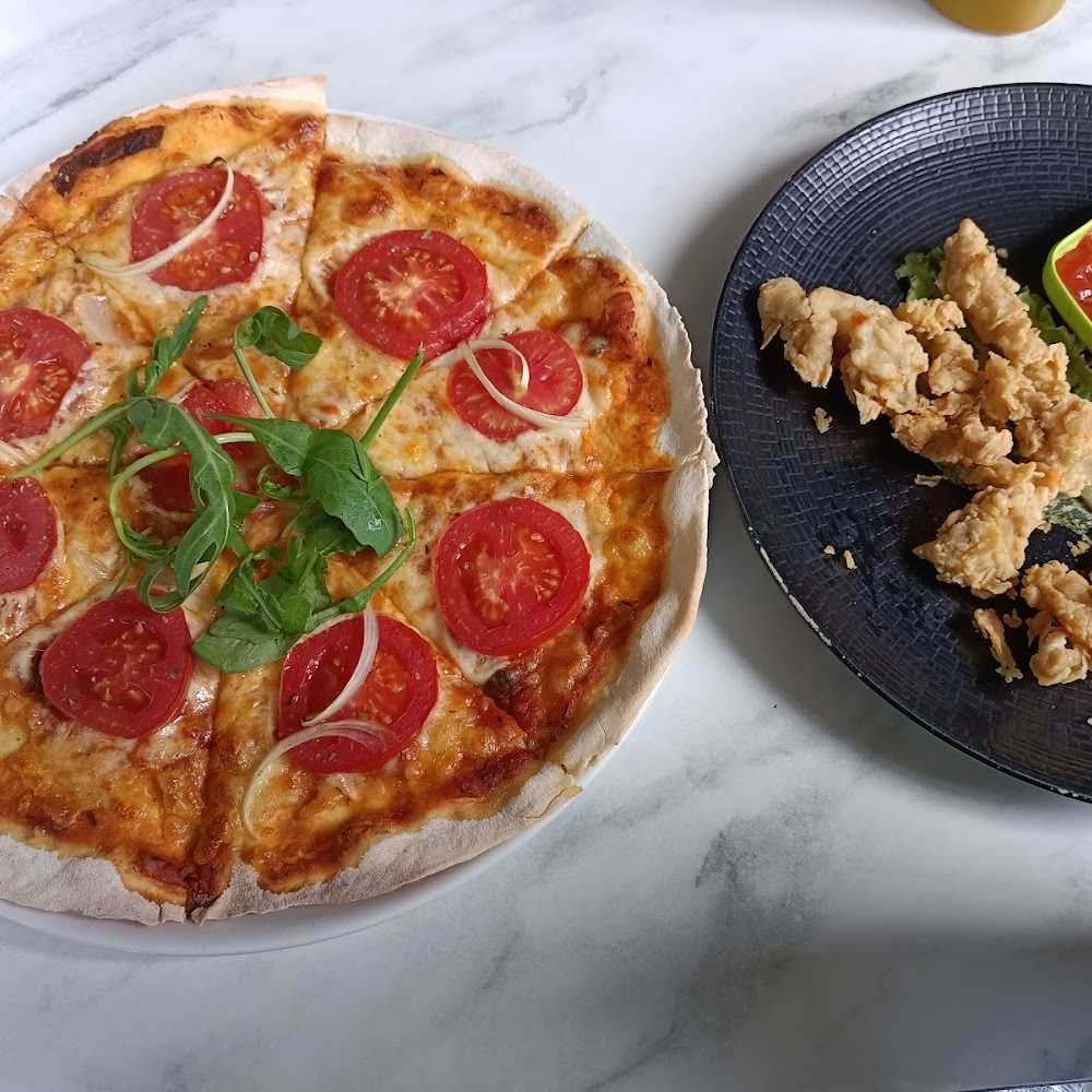 Kuliner Pizza Hut Restoran - Supermall Pakuwon Indah