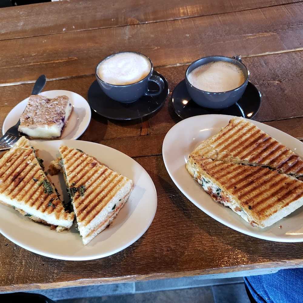 Kuliner The Piccolo Cafe