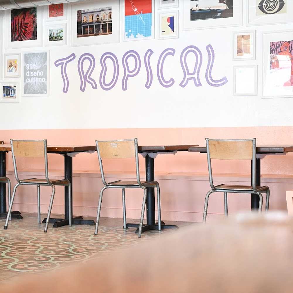 Kuliner Café Tropical